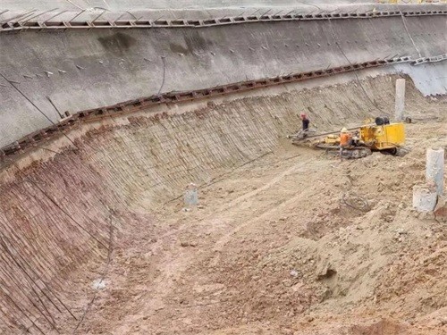 萨嘎基坑边坡加固
